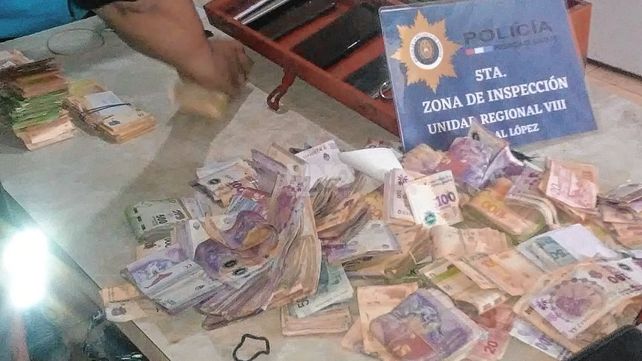 Los elementos secuestrados durante el operativo de Venado Tuerto.&nbsp;