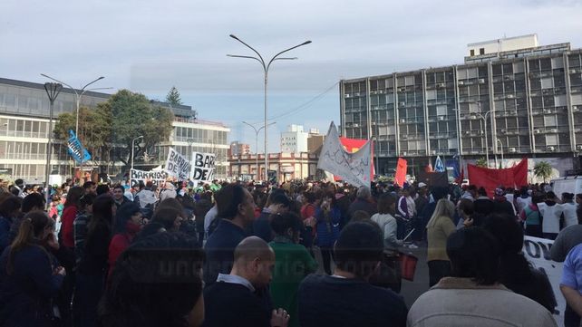 Organizaciones sociales marcharon a Casa de Gobierno por pan y trabajo