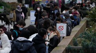 Reino Unido tendría 200 mil casos diarios de Omicron, pero registra sólo 10 mil