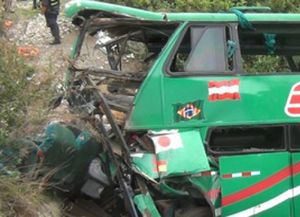 Al menos 14 muertos y 20 heridos al caer un ómnibus en San Pablo