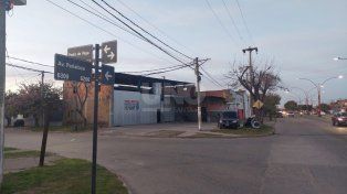 Delincuentes robaron una gomería de Bº Los Hornos como los gatos: de madrugada y por los techos