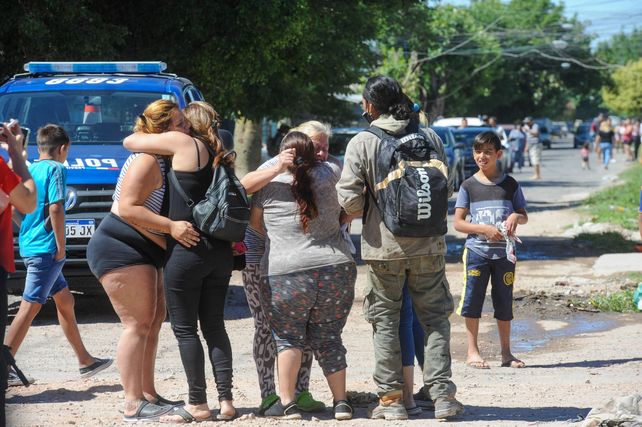 Los familiares de las víctimas llegaron a los pocos minutos a la escena del crimen. Pizarro tenía 30 años y Soto 20.