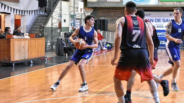 Gimnasia le ganó a CUST y es uno de los punteros del Torneo Oficial.