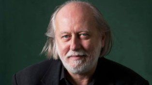 El Premio Nobel de Literatura lo obtuvo László Krasznahorkai debido a su obra convincente y visionaria que, en medio del terror apocalíptico, reafirma el poder del arte”.