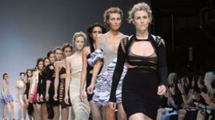 Una ex editora de Vogue revela la dieta extrema a la que se someten las top models para no engordar