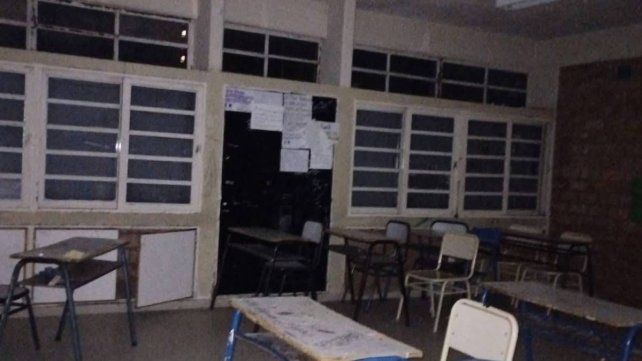 El robo en la escuela de Paraná se produjo durante el fin de semana. Desconocidos destrozaron cerraduras y sustrajeron útiles escolares