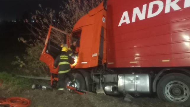 El chofer tuvo que ser rescatado por Bomberos Zapadores.&nbsp;