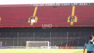 Colón tendría la chance de albergar hinchas visitantes en la Primera Nacional
