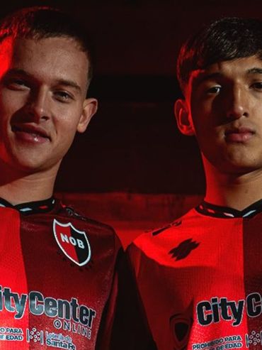 Fuego leproso: Newells presentó su tercera camiseta con una llamativa combinación