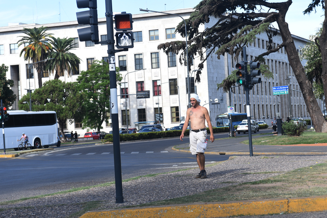 La falta de lluvias abundantes en Rosario y la región hará que las temperaturas máximas sean muy elevadas.