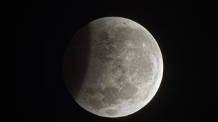 Cómo se verá en Santa Fe el eclipse total de Luna