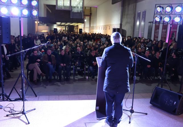 Encuentro. El acto de presentación se llevó a cabo en la Facultad de Humanidades y estuvo encabezado por el rector Franco Bartolacci.