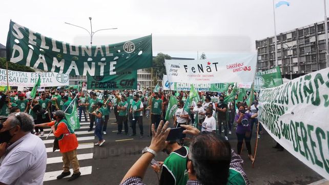 Trabajadores de ATE protestaron frente a la Casa de Giobierno por mejoras salariales