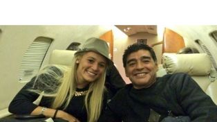 Diego Maradona llegó a la Argentina con Rocío Oliva