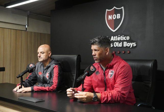 La dupla técnica de Newells en conferencia de prensa en Bella Vista.