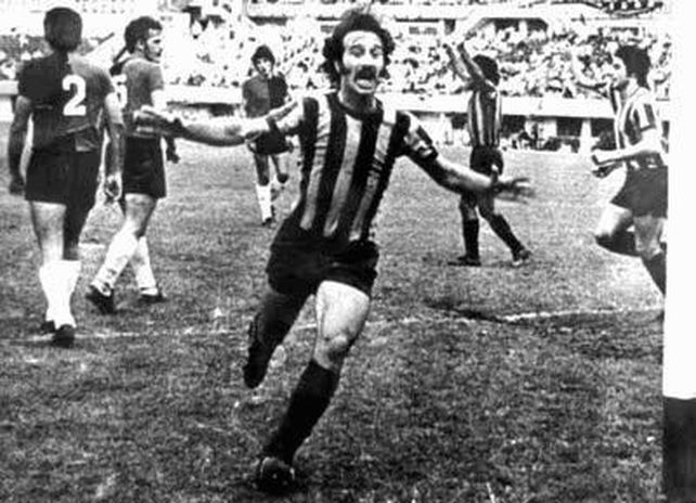 El canaya, Aldo Pedro Poy, festejando la palomita en 1971. 