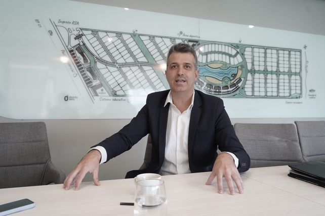 Roberto Tettamanti, uno de los cuatro directivos de Life Desarrollos, en la entrevista con suplemento Negocios explicando cada unidad de Distrito Cero.