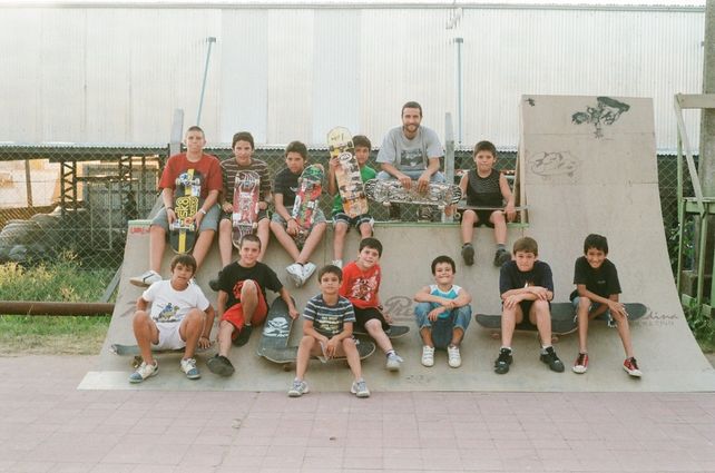 En una de las clases de la escuela de skate de Concepci&oacute;n del Uruguay