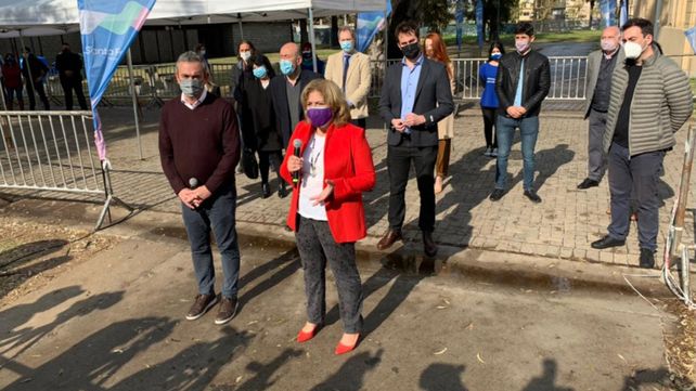 Junto al intendente Javkin
