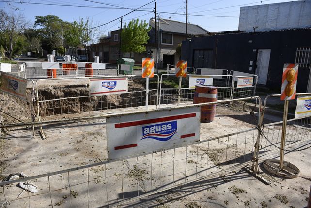 Por tareas de reparación de cañerías hay baja presión de agua en barrio Acindar