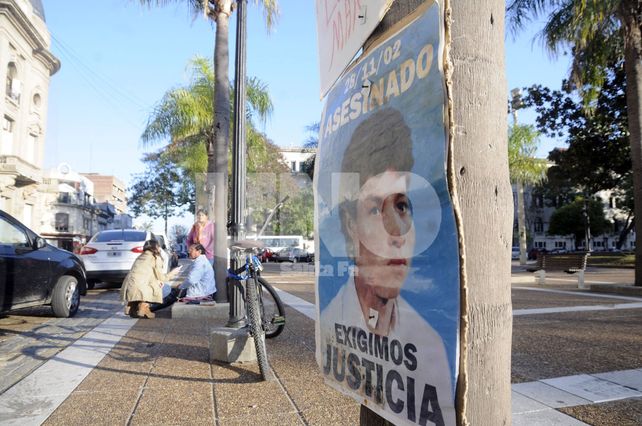 Firmes. Los familiares y su eterna lucha frente a Casa de Gobierno.