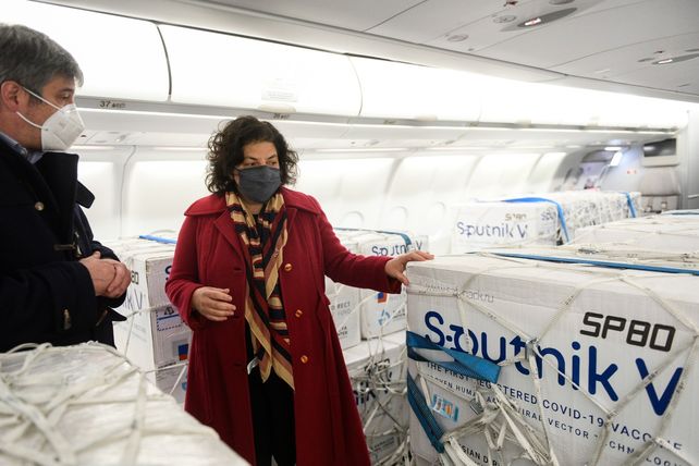 ARRIBO. La ministra de Salud