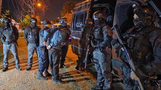 Un joven de 27 años terminó detendo en Concordia. Se secuestró una prenda y trozos de cristal con manchas de sangre.