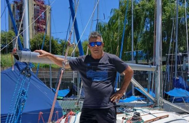 Carlos Rodríguez navega desde los 12 años en el río.