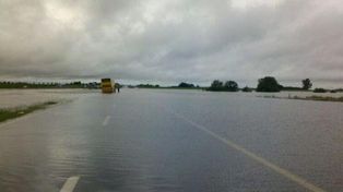 Está cortada la autopista Rosario-Buenos Aires por el desborde del río Areco