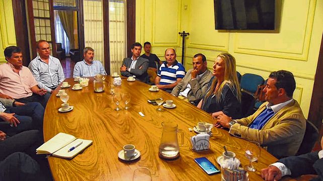 energía. Ayer se reunieron en Fisfe funcionarios y empresarios para analizar la situación de esa industria.