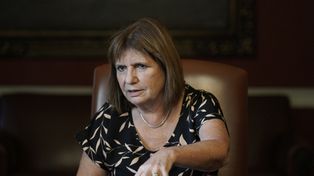 Bullrich también apuntó contra los violentos antidemocráticos que golpearon, persiguieron y robaron a un youtuber libertario cerca del Congreso.