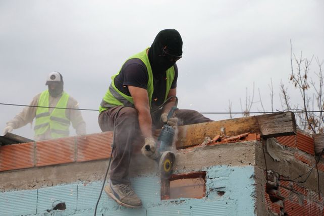 El primer búnker demolido en la ciudad era una casa deshabitada.