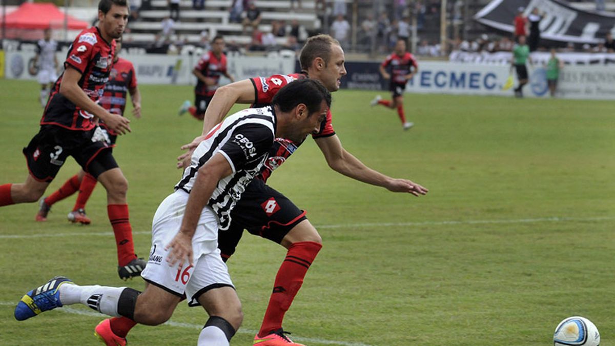 El Rojinegro perdió la brújula en Mendoza