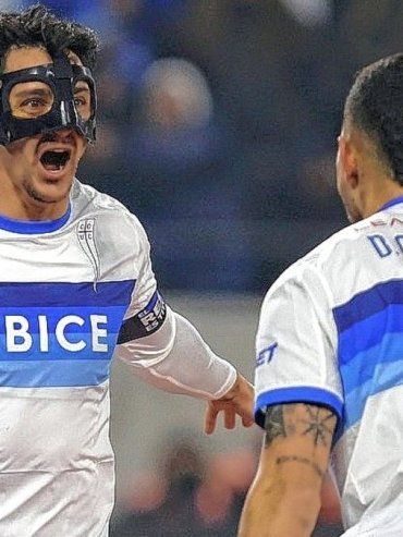 Universidad Católica venció a Barcelona (E), es líder y complicó a Boca