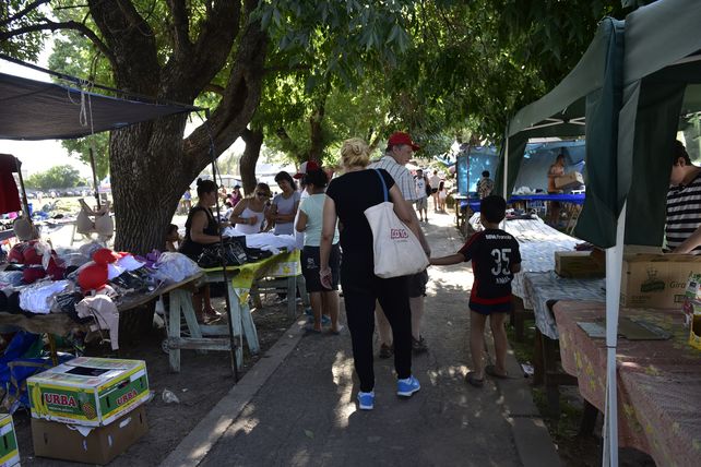 En la feria de la plaza Homero Manzi, también conocida como la Saladita del Sur, hay 1.300 personas vendiendo todos los sábados y domingos. El sábado pasado asesinaron a una puestera.