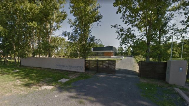 La pareja ahora prófuga se casó el sábado en el salón Campos de Ibarlucea.