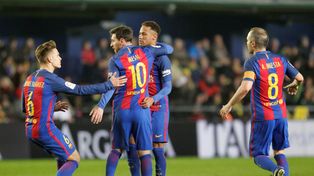 Messi metió dos goles y Barcelona quedó como único puntero