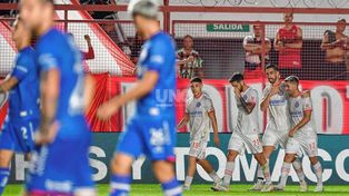 Unión fue un desastre en La Paternal, fue vapuleado por Argentinos y se hunde en el fondo de la tabla