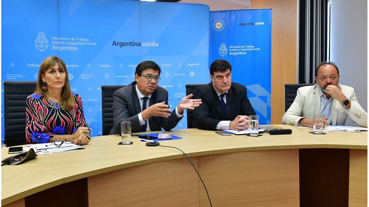 Gobierno convocó a negociar el Salario Mínimo, Vital y Móvil Gobierno convocó a negociar el Salario Mínimo, Vital y Móvil