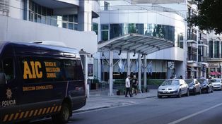 El cadáver de una mujer en un hotel céntrico: hallan crack en la habitación y buscan a un hombre