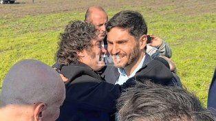 Fugaz encuentro de Pullaro con el presidente Javier Milei en Agroactiva.