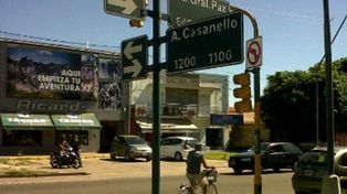 Una moto chocó con un camión por estar desincronizado el semáforo