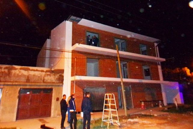 Murió electrocutado un obrero en la ciudad de Vera, y su hermano está grave