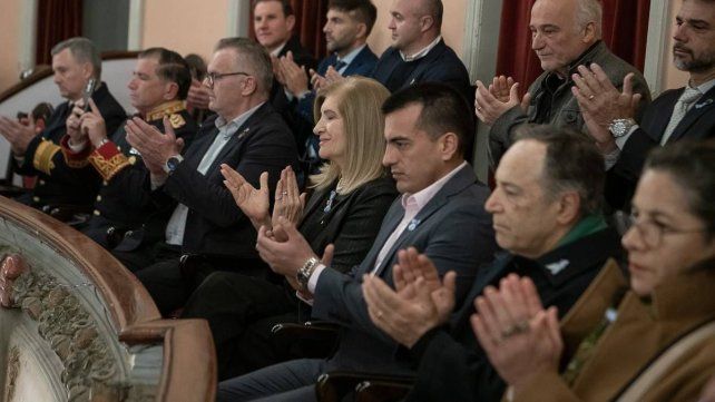 La Municipalidad de Paraná inició los festejos por el Día de la Independencia con la tradicional Gala Patria en el Teatro 3 de Febrero.