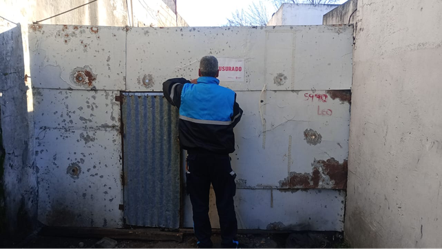 Agentes de Control Urbano clausuraron una vivienda en zona oeste donde se desarrolló una fiesta clandestina este jueves a la madrugada.