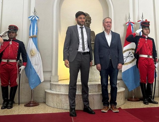 Pullaro y Schiaretti en la Casa de Gobierno santafesina.