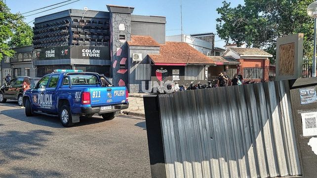 Atacaron a balazos la sede de Colón y además dejaron pintadas.&nbsp;