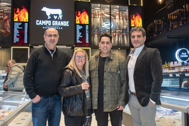 Claudio León, Quique Canter, Sabina Jazin, Fabricio León y Marcos Luciani  