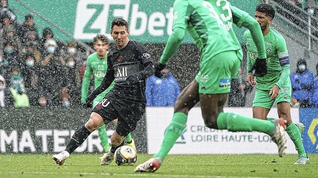 Lionel Messi metió tres asistencias en el triunfo del PSG ante el Saint-Etienne por 3 a 1.