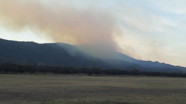 Evacuaciones masivas en Cosquín por los incendios en las sierras